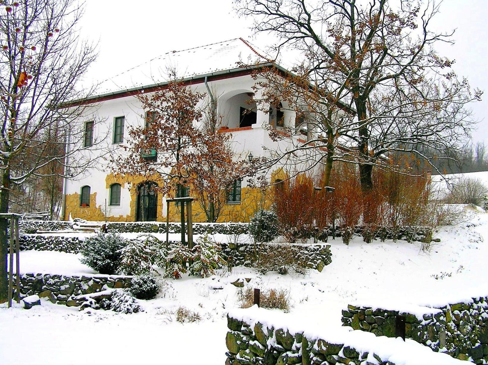 Somogy Kertje Ueduelofalu Es Etterem Bonnya Exterior foto