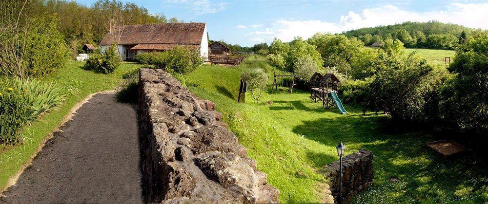 Somogy Kertje Ueduelofalu Es Etterem Bonnya Exterior foto
