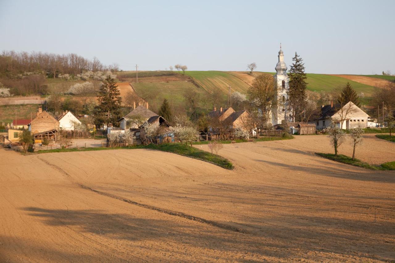 Somogy Kertje Ueduelofalu Es Etterem Bonnya Exterior foto